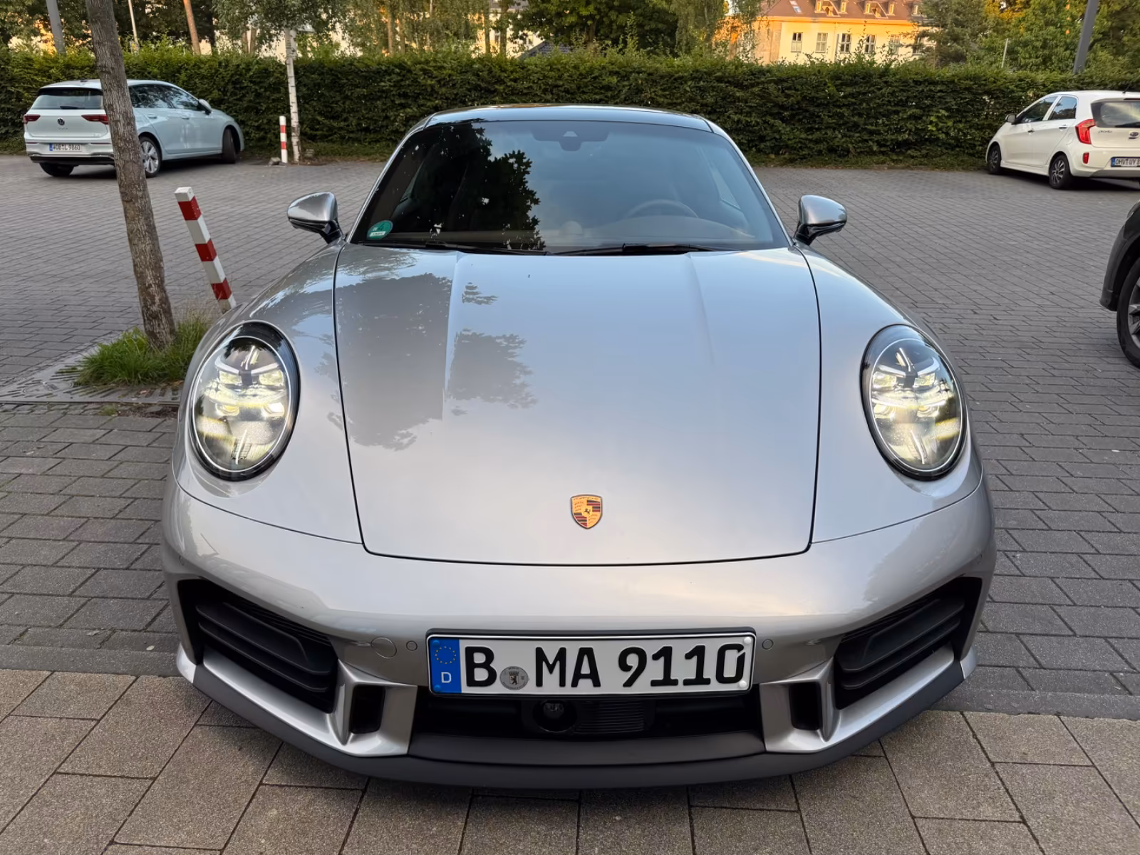 Porsche 992 Carrera — front med Matrix LED-strålkastare